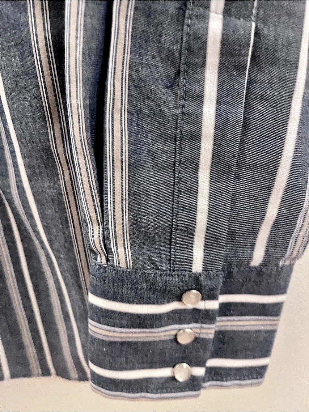 ELY CATTLEMEN Men's Gray Striped Western Shirt - Size Medium - Picture 4 of 5